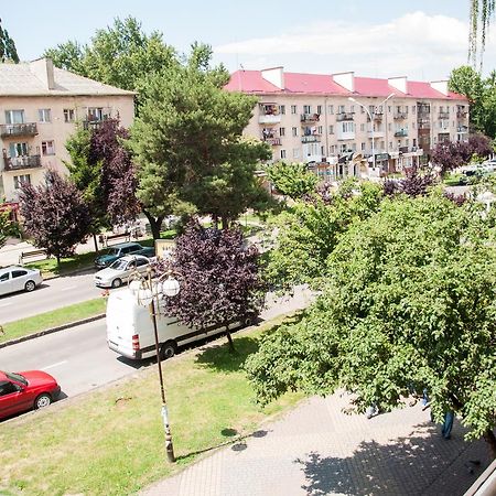 Apartments On Svobody 39 Oezjhorod Buitenkant foto